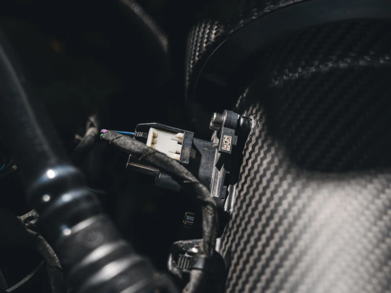 AWE Tuning 24-26 Ford S650 Mustang GT/Dark Horse S-FLO Carbon Intake - Image 2